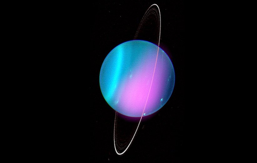 تصویری ترکیبی از اورانوس که پرتوهای ایکس رسیده از آن را نشان می‌دهد.