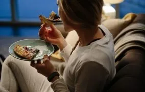 عادت‌های شبانه‌ی مضر برای کاهش وزن