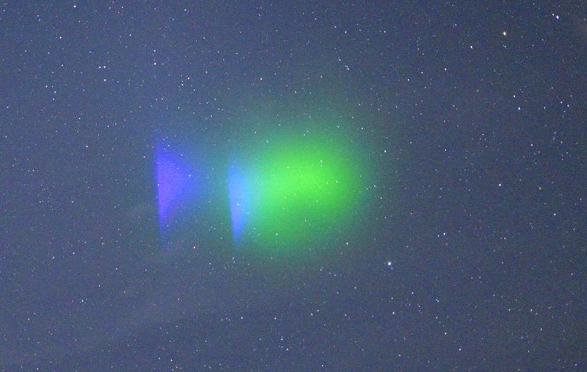 رنگ سبز و بنفش ابرهای بخار یونیزه شده‌ی باریم که توسط ناسا آزمایش شد.