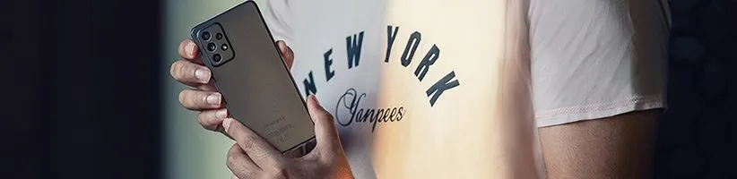 بررسی گوشی سامسونگ گلکسی A52 5G؛ میان‌رده‌ای با ویژگی‌های پرچم‌دار