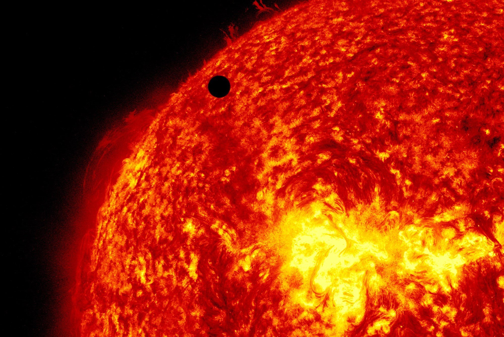 گذر سیاره‌ی ناهید از مقابل خورشید در سال 2012