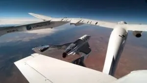 نخستین پرواز انسان به فضا از قلب آمریکا را تماشا کنید