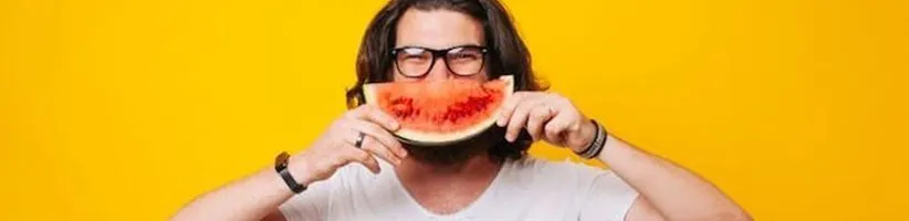 ۷ خاصیت باورنکردنی هندوانه و خطرات مصرف بیش از حد آن