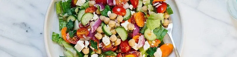 طرز تهیه ۱۲ سالاد سالم و خوشمزه برای گیاه‌خواران