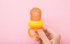 فیدر، وسیله‌ای که به تغذیه‌ی کودک کمک می‌کند