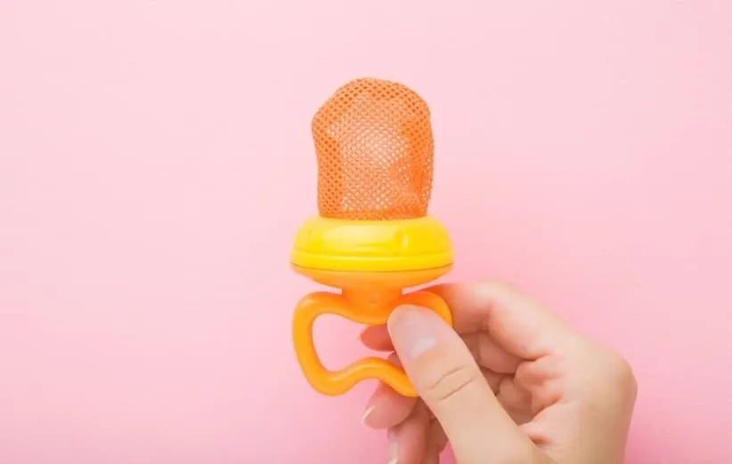 فیدر، وسیله‌ای که به تغذیه‌ی کودک کمک می‌کند