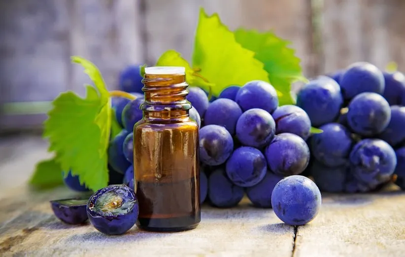 خواص روغن هسته‌ی انگور در درمان جوش