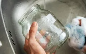 ترفندهایی برای پاک کردن لکه‌هایی با پایه‌ی مواد شیمیایی