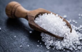 13 استفاده‌ی مفید و سودمند از نمک برای سلامتی