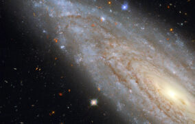 نگاه عمیق هابل به کهکشان مارپیچی NGC 3254