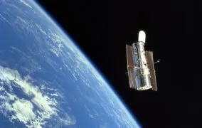 تلسکوپ فضایی هابل در مدار زمین