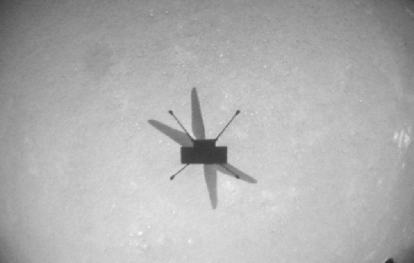 تصویر دوربین ناوبری بالگرد نبوغ از سایه‌ی خودش در هشتمین پرواز در مریخ