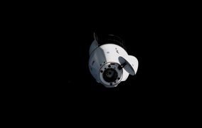 کپسول باری C209 دراگون اسپیس‌ایکس در نزدیکی ایستگاه فضایی بین‌المللی