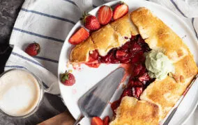 گلت توت‌فرنگی