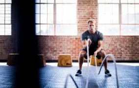 هر آنچه باید درباره‌ی تمرین‌های تناوبی و تنشی و فواید آن‌ها بدانید