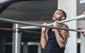 فواید ورزش بارفیکس و شیوه‌ی انجام دادن آن