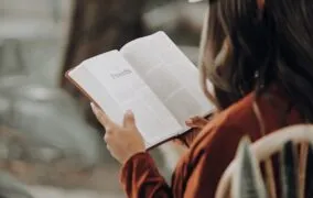 فواید بی‌شمار مطالعه برای بزرگسالان و کودکان