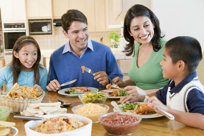 غذا خوردن در خانه منجر به صرفه‌جویی در هزینه می‌شود