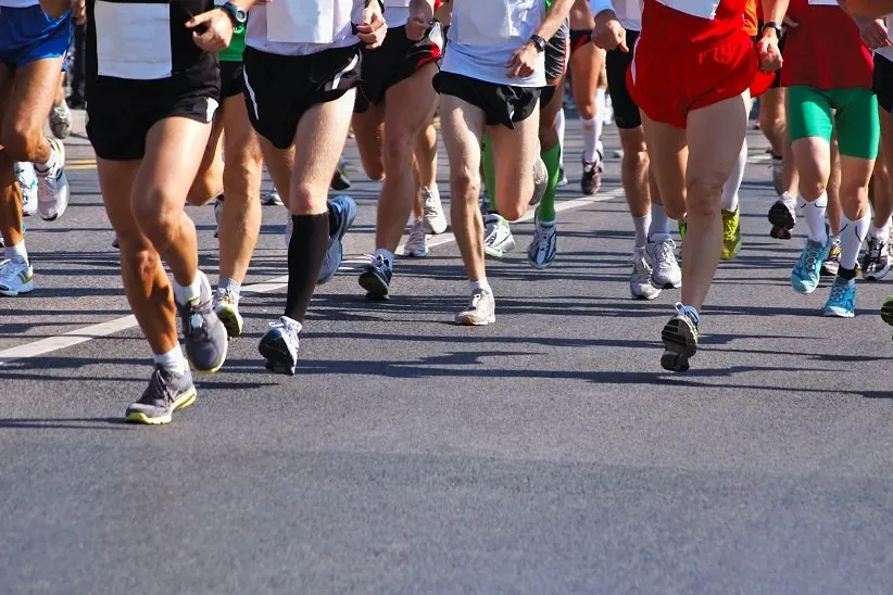 به یاد داشتن آبرسانی به بدن در حین تمرین و نوشیدن آب در درازای روز، مهمترین مراحل مناسب برای آمادگی در مسابقهی دو به شمار میروند.