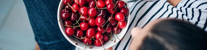 طرز تهیه ۵ خوردنی ساده و خوشمزه با آلبالو که امتحان نکرده‌اید