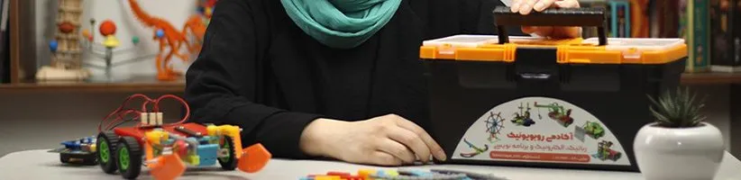 بررسی کیت آموزشی رباتیک روبویونیک؛ غول رباتیک را شکست بده!