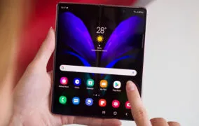 گلکسی زد فولد 3 شیشه‌ی تاشو