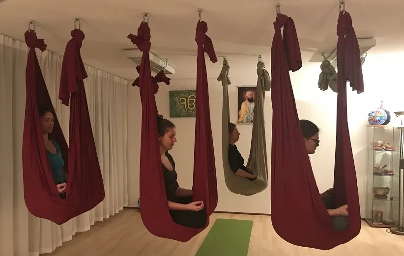 یوگای هوایی چیست و چه فرقی با یوگای معمولی دارد؟