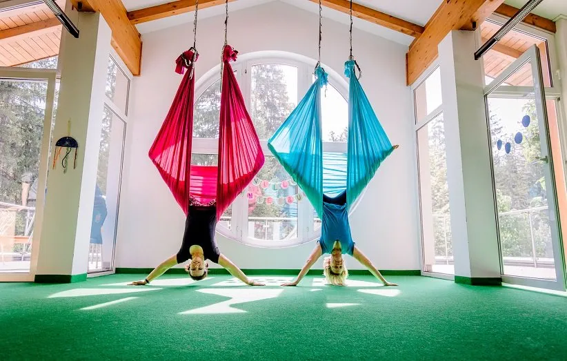 برنامه‌ی تمرینی یوگای هوایی با 6 تمرین ضدجاذبه‌