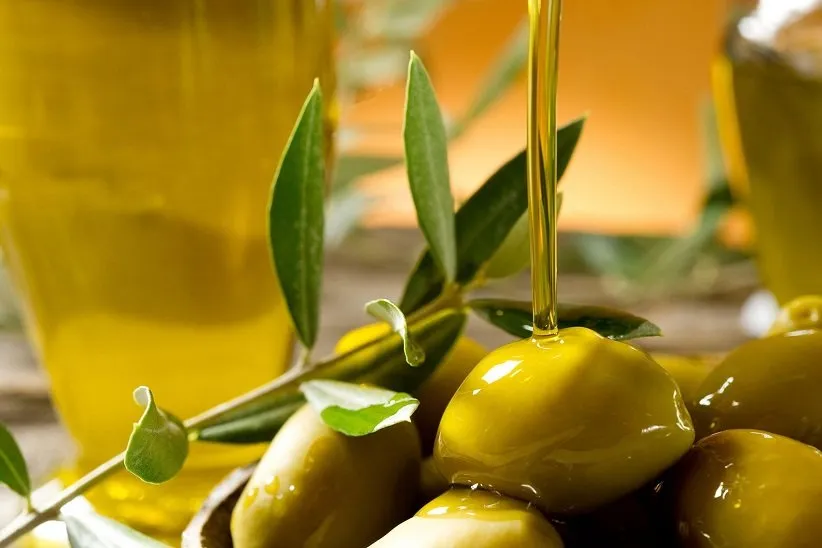 روغن زیتون دارای ویژگی‌های ضدالتهابی و معتدل‌کننده‌ی هورمونی است