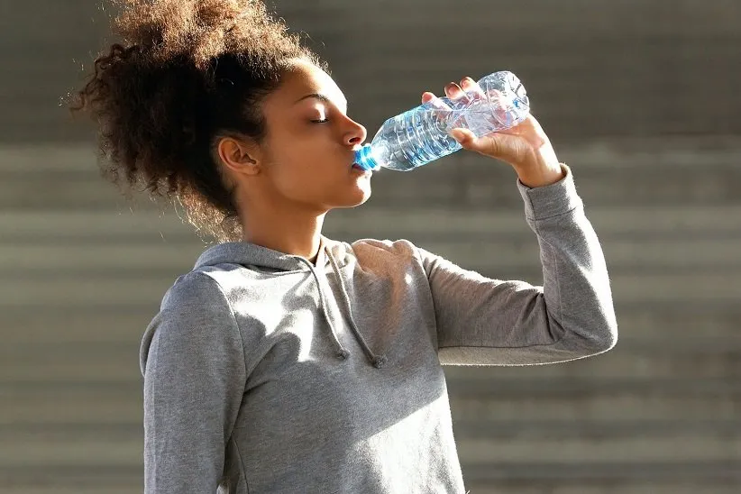 هنگامی که احساس تشنگی و خستگی می‌کنید، بدن در وضعیت کم‌آبی قرار گرفته است