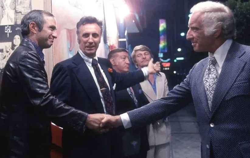 کشتن دفتردار چینی. ۱۹۷۶. تریلر سفدی