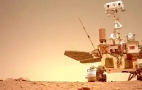 سلفی مریخ‌نورد ژورونگ در مریخ