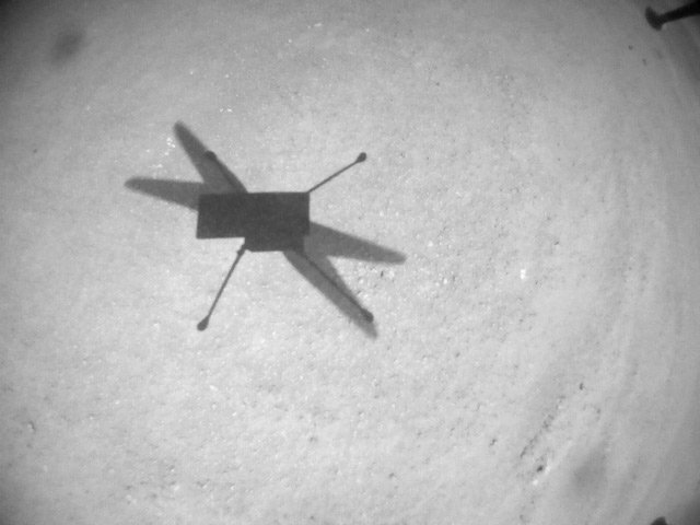 سایه‌ی بالگرد نبوغ در یازدهمین پرواز در مریخ