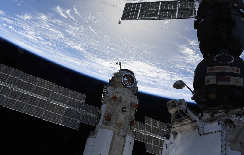 ماژول آزمایشگاهی نائوکا در کنار فضاپیمای سایوز در ایستگاه فضایی بین‌المللی