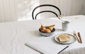 10 مدل رومیزی ترند و کاربردی که می‌توانید در خانه استفاده کنید