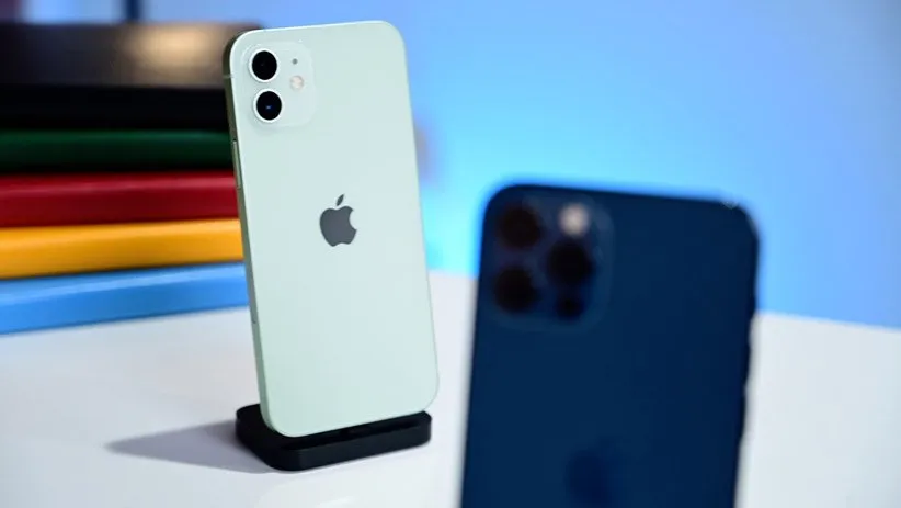 آیفون 12 در کنار آیفون 12 پرو