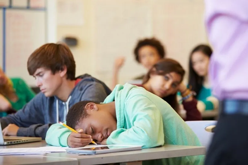 نوجوانان در مدرسه یا سایر مکان‌ها به اندازه‌ی کافی ورزش نمی‌کنند.