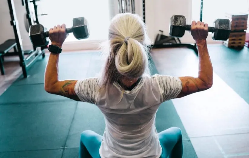 برنامه‌ی تمرینی با دمبل برای بانوان