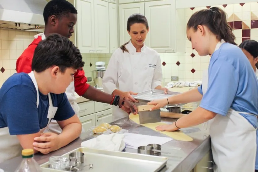 در خانه به دنبال کارهایی برای انجام دادن باشید