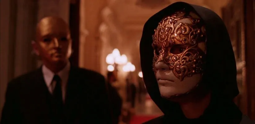 چشمان کاملا بسته