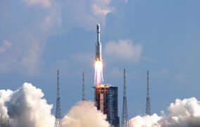 پرتاب موشک لانگ مارچ 7 برای فرستادن فضاپیمای تیان‌ژو 3 به ایستگاه فضایی چین