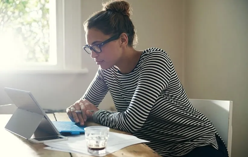 مقایسه‌ی مزایای آموزش غیرحضوری نسبت به آموزش حضوری