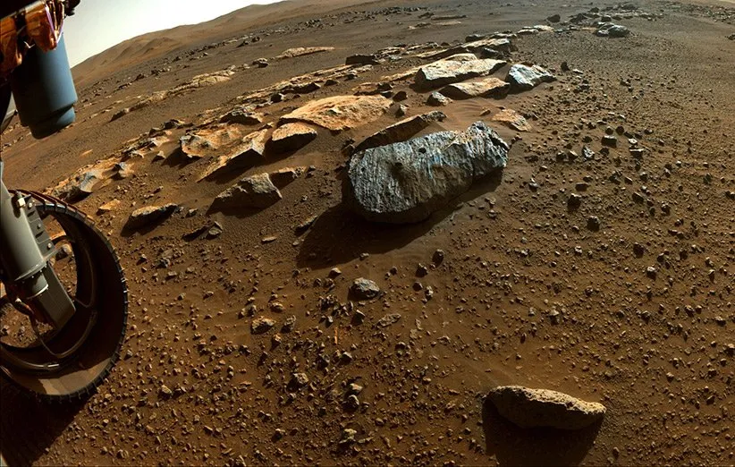 مریخ‌نورد پشتکار با حفر دو سوراخ در تخته سنگ روشه مریخ، نمونه‌هایی از آن را جمع‌آوری کرد.