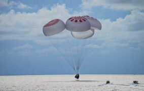 فرود فضاپیمای دراگون اسپیس‌ایکس در آب‌های سواحل فلوریدا