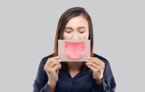 درمان سریع و خانگی آفت دهان و راه‌های کاهش درد زخم‌های دهانی