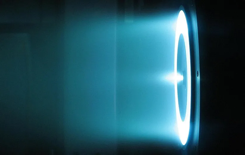 پیشرانه‌ی هال با استفاده از گاز زنون