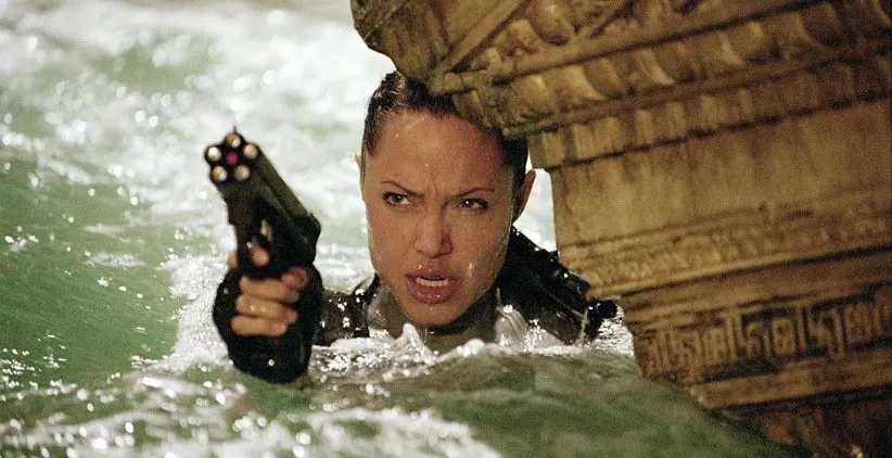 آنجلینا جولی در مهاجم مقبره