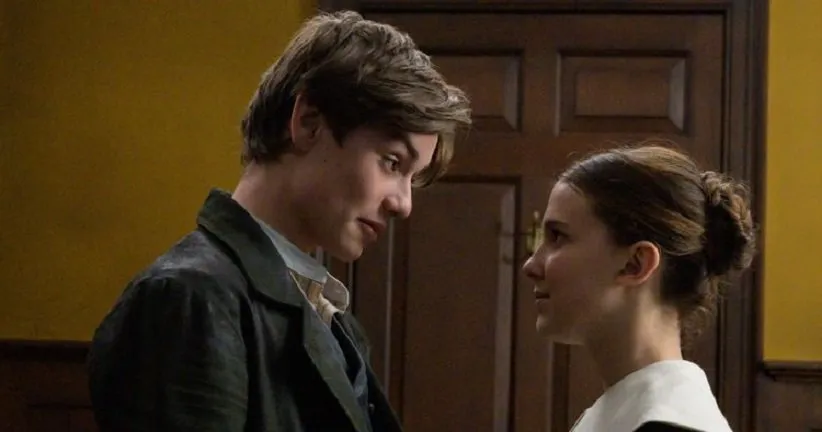 انولا هولمز