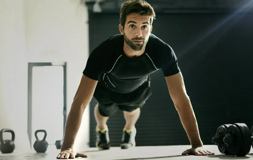 حرکت برپی چیست و چه فوایدی دارد؟ (با برنامه‌ی تمرینی برای شروع)