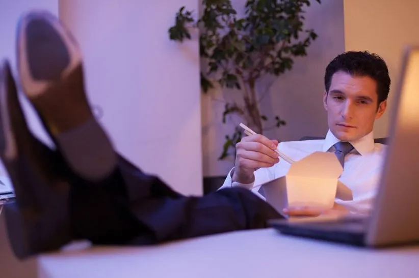 شب‌ها به اندازه‌ی کافی خواب و استراحت ندارید